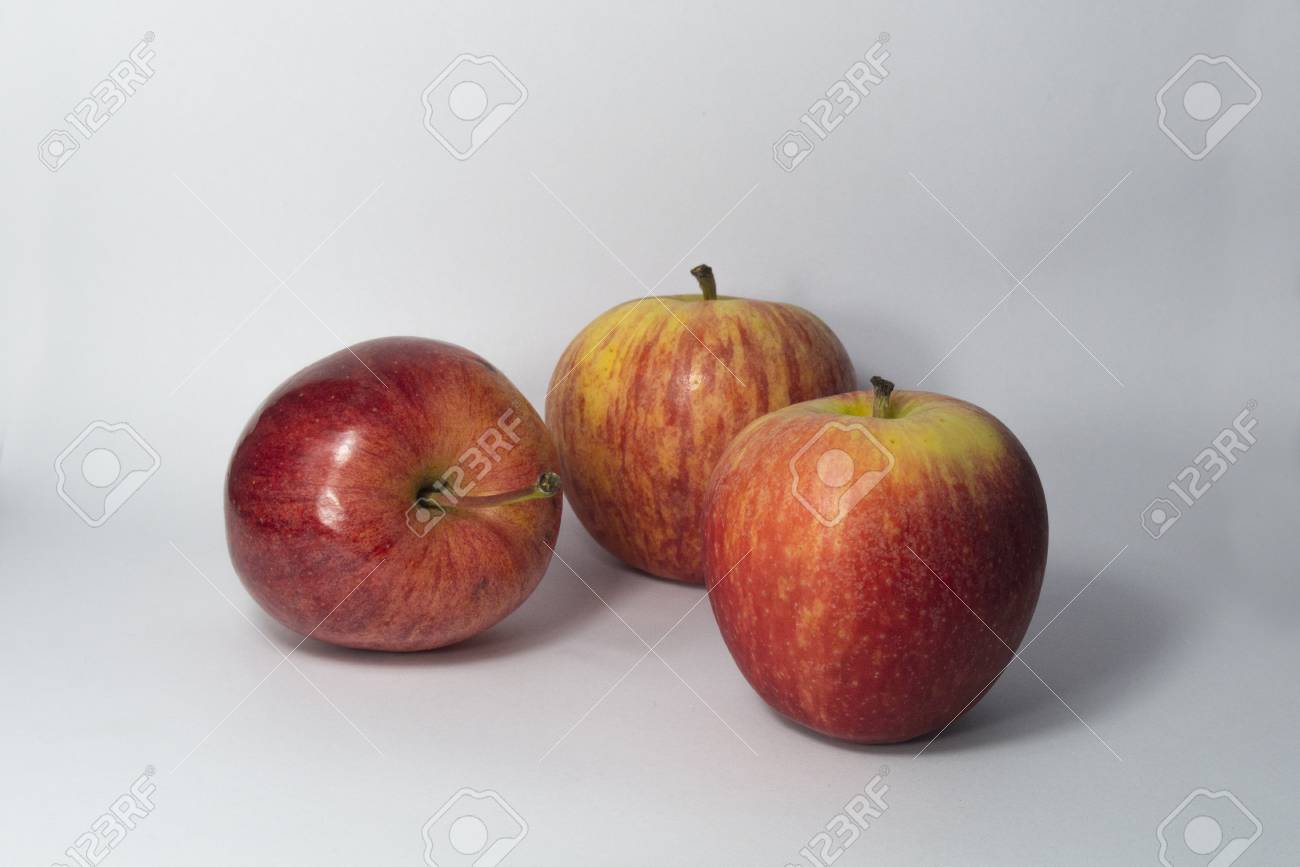 ご確認用】新鮮なリンゴ 中サイズ 赤と黄色のグラデーション