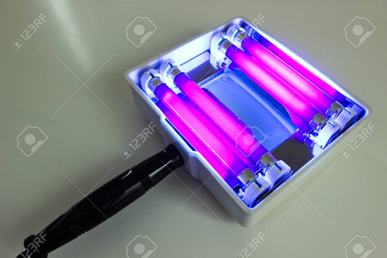 свечение лампы вуду. микроспория лампа вуду. лампа вуда 365нм. свечение лампы вуду. ультрафиолетовая лампа вуда профит тн 23.