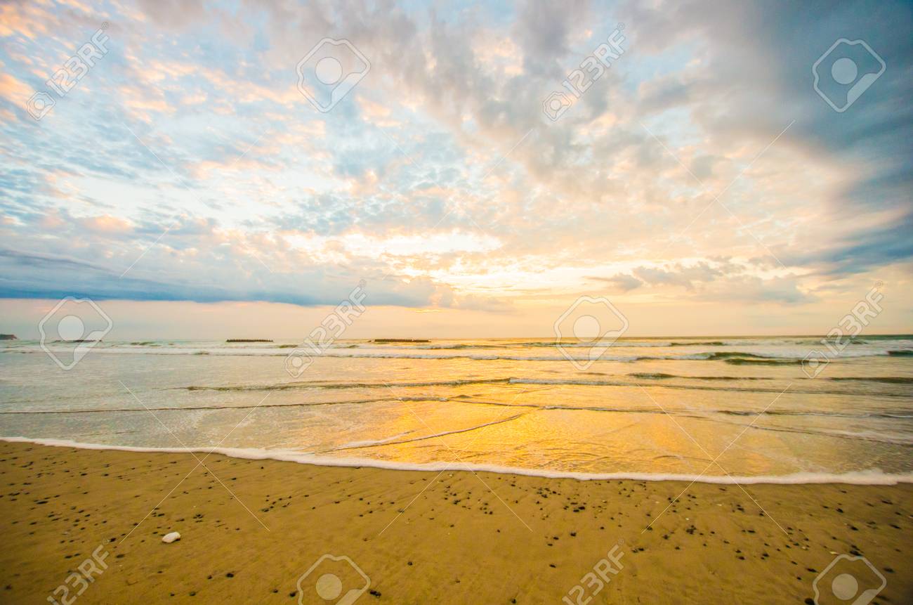 朝焼けの海 の写真素材 画像素材 Image