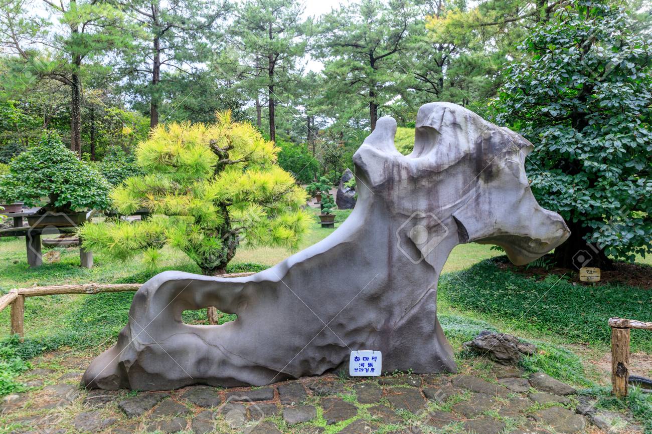 17 年 10 月 5 日に韓国の済州島で最も人気のある観光スポットの一つは ハーレムの公園で石の彫刻 の写真素材 画像素材 Image 17 年 10 月 5 日に韓国の済州島で最も人気のある観光スポットの一つは ハーレムの公園で石の彫刻 の写真素材 画像素材 Image
