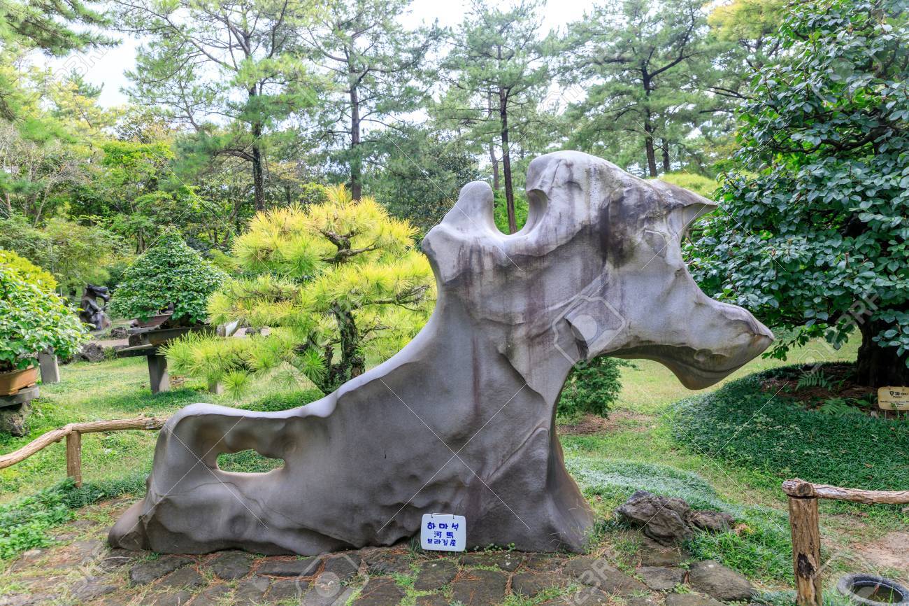 17 年 10 月 5 日に韓国の済州島で最も人気のある観光スポットの一つは ハーレムの公園で石の彫刻 の写真素材 画像素材 Image 17 年 10 月 5 日に韓国の済州島で最も人気のある観光スポットの一つは ハーレムの公園で石の彫刻 の写真素材 画像素材 Image