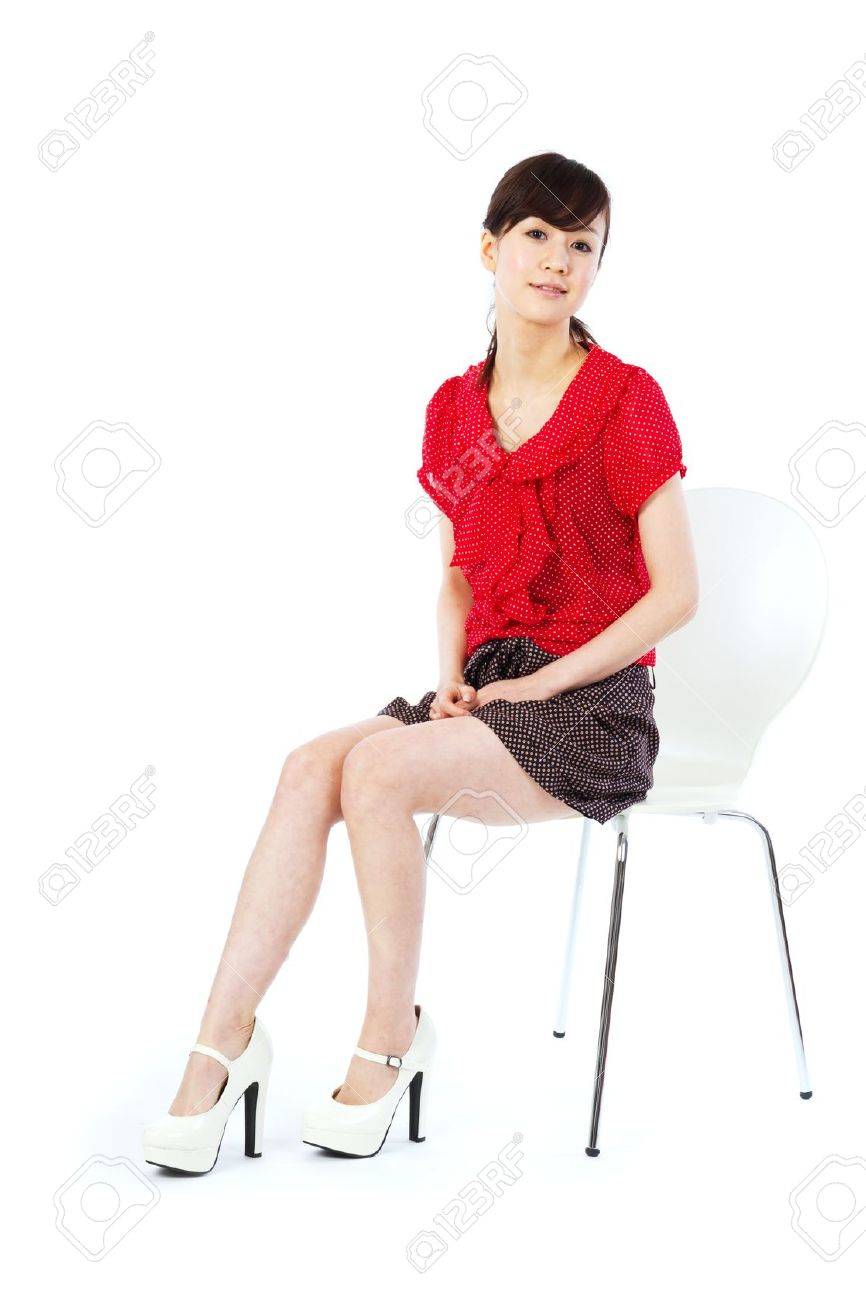 Schone Junge Frauen Sitzen Stuhl Lizenzfreie Fotos Bilder Und Stock Fotografie Image