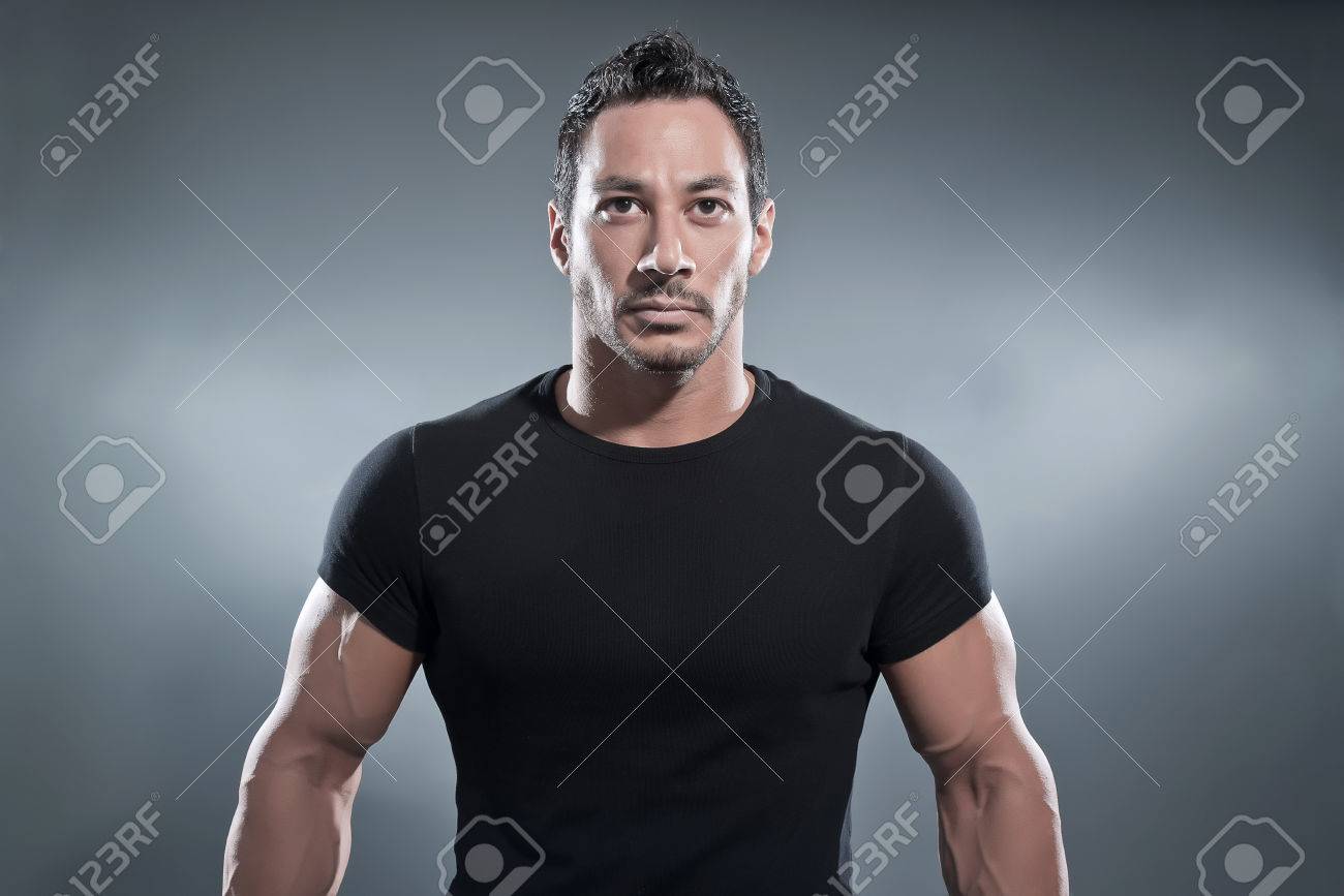 Combat Hombre Musculoso Gimnasio Vistiendo Camisa Y Pantalón Combat Hombre Musculoso Gimnasio Vistiendo Camisa Y Pantalón
