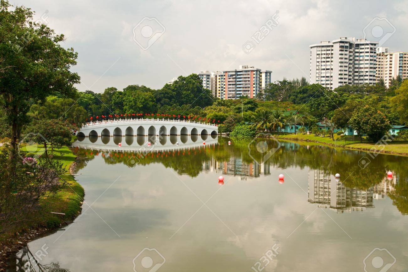 See Und Die Brücke Im Chinesischen Garten In Singapur Lizenzfreie ... See Und Die Brücke Im Chinesischen Garten In Singapur Lizenzfreie ...
