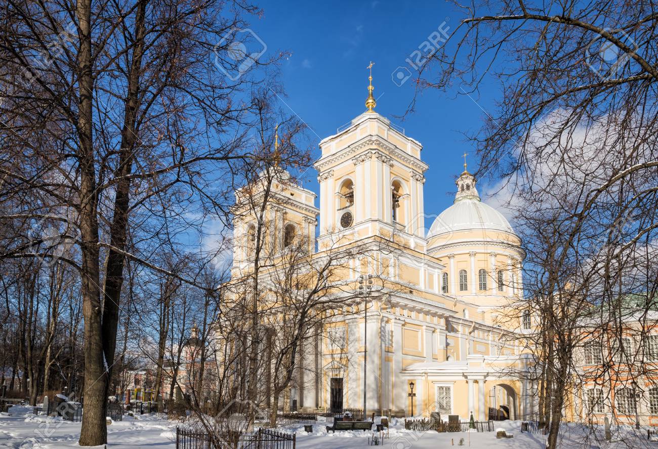 アレクサンドル ネフスキー ラヴラの聖トリニティ大聖堂 サンクトペテルブルク ロシア の写真素材 画像素材 Image