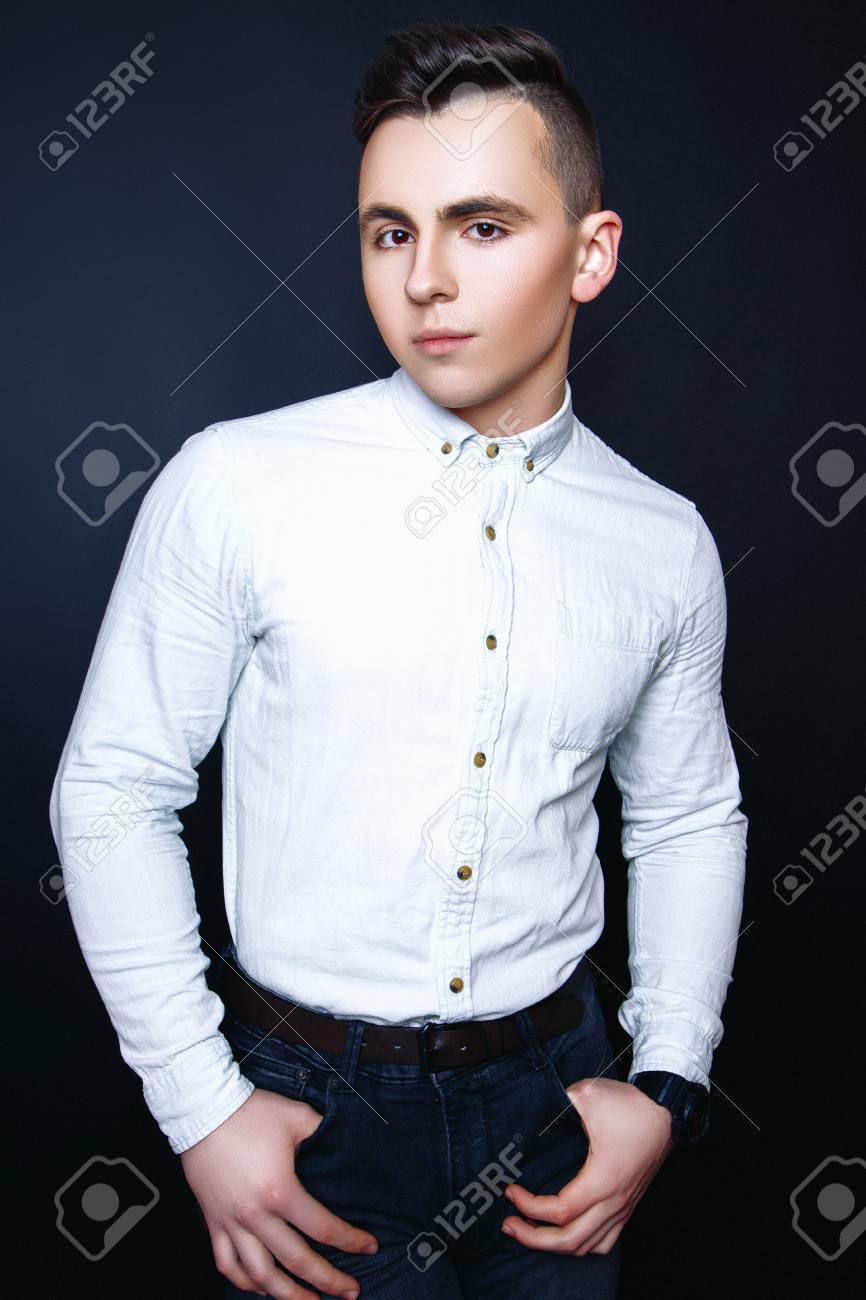Cómo Combinar Outfit Casual Camisa Blanca Hombre Vaqueros Y Camisa
