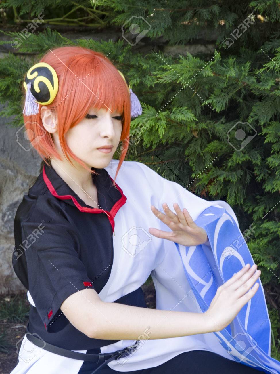 イスタンブール トルコ メイヤー 29 16 アジアの 2 日目 浜辺のアジア側カドゥキョイ コスプレ日活動に選ばれました 参加者はコスプレした示されているアニメのキャラクターに扮した 参加者写真の銀魂神楽の衣装のコスプレの女の子 の写真素材 画像素材