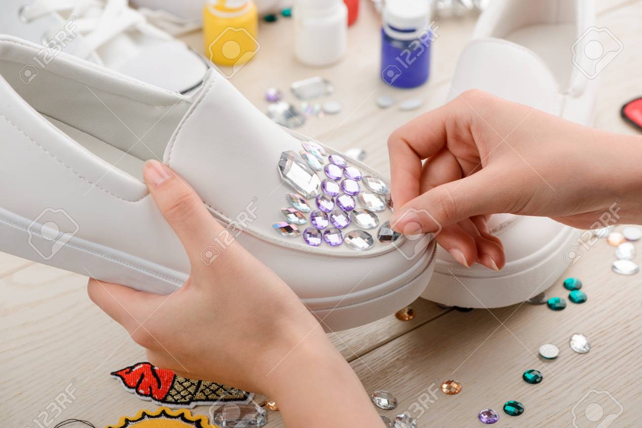putting rhinestones on shoes