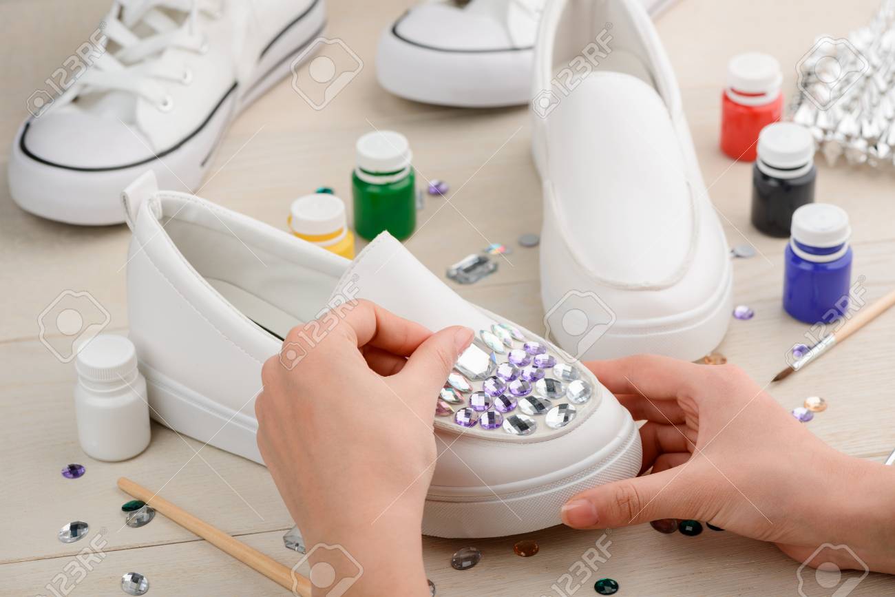 putting rhinestones on shoes
