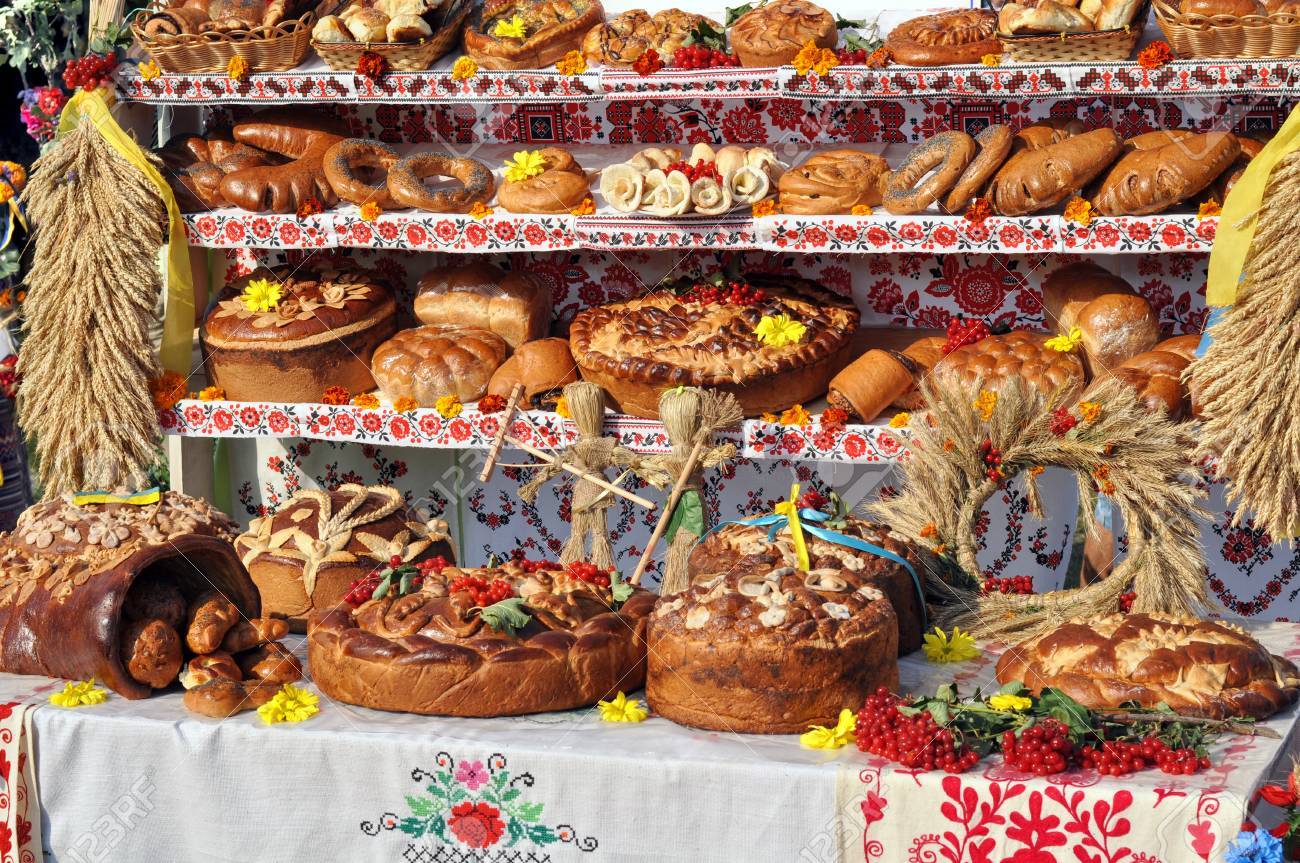 La nourriture ukrainienne dessert boulangerie de vacances traditionnelle dans la décoration festive