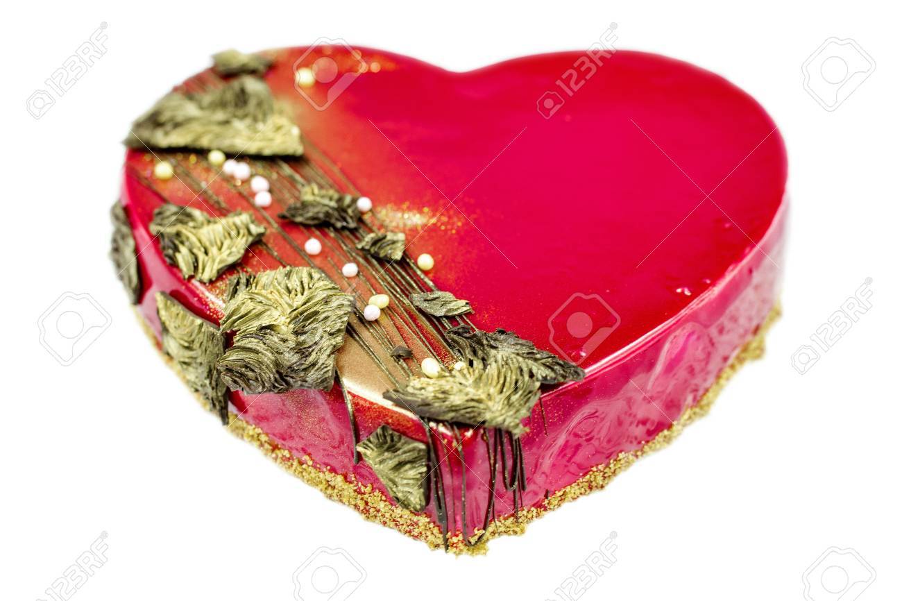 Coeur Rouge Avec Gateau Dore Isole Sur Fond Blanc Banque D Images Et Photos Libres De Droits Image Coeur Rouge Avec Gateau Dore Isole Sur Fond Blanc Banque D Images Et Photos Libres De Droits Image