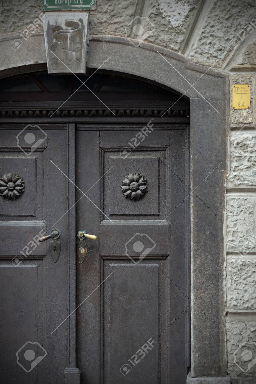 Alte Turen Griffe Schlosser Gitter Und Fenster Lizenzfreie Fotos Bilder Und Stock Fotografie Image 50489684