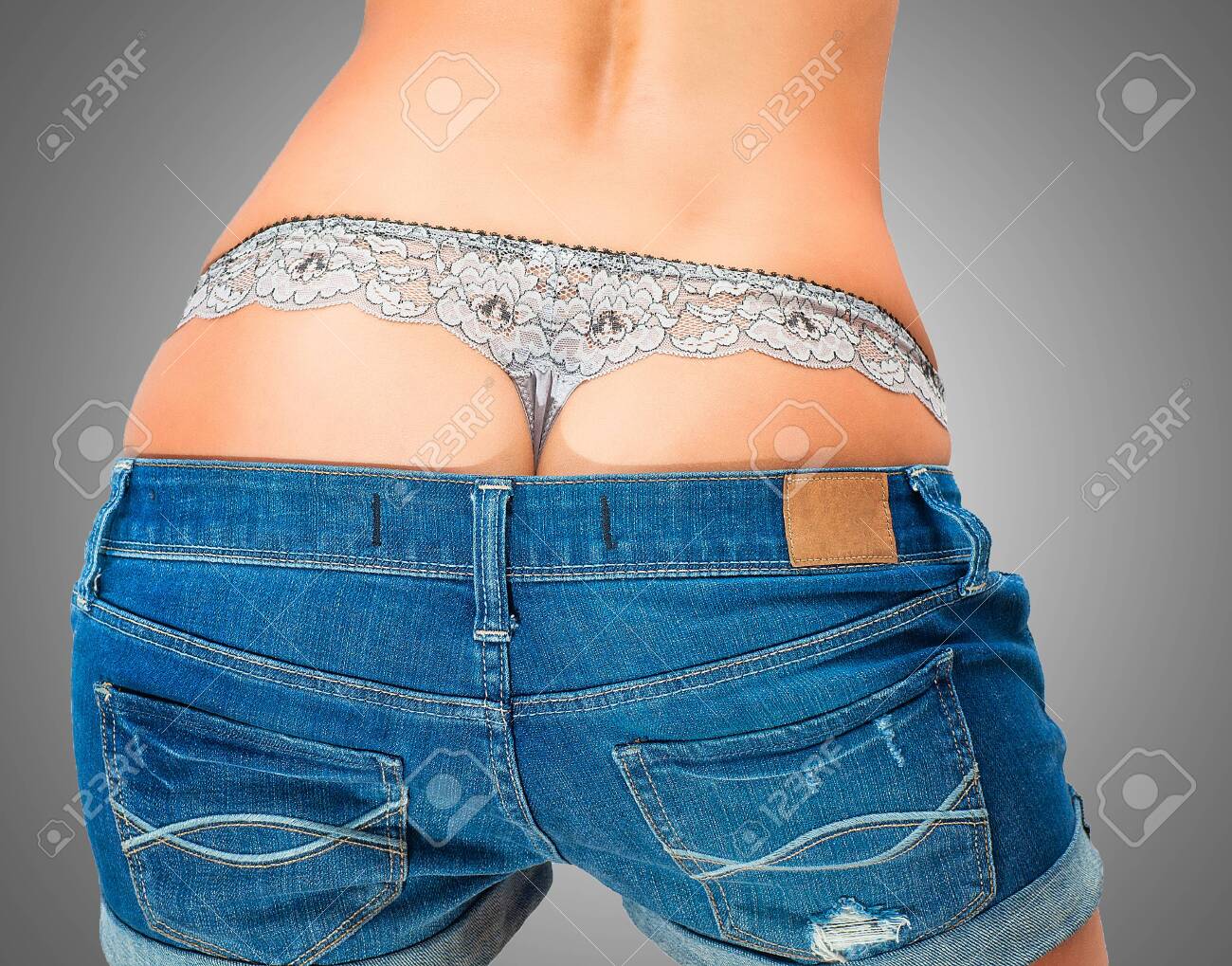 De La Mujer En Pantalones Cortos De Jean El Modelo Está De Vuelta Culo Fotos, Retratos, Imágenes Y Fotografía De Archivo Libres Derecho. Image 26271613.