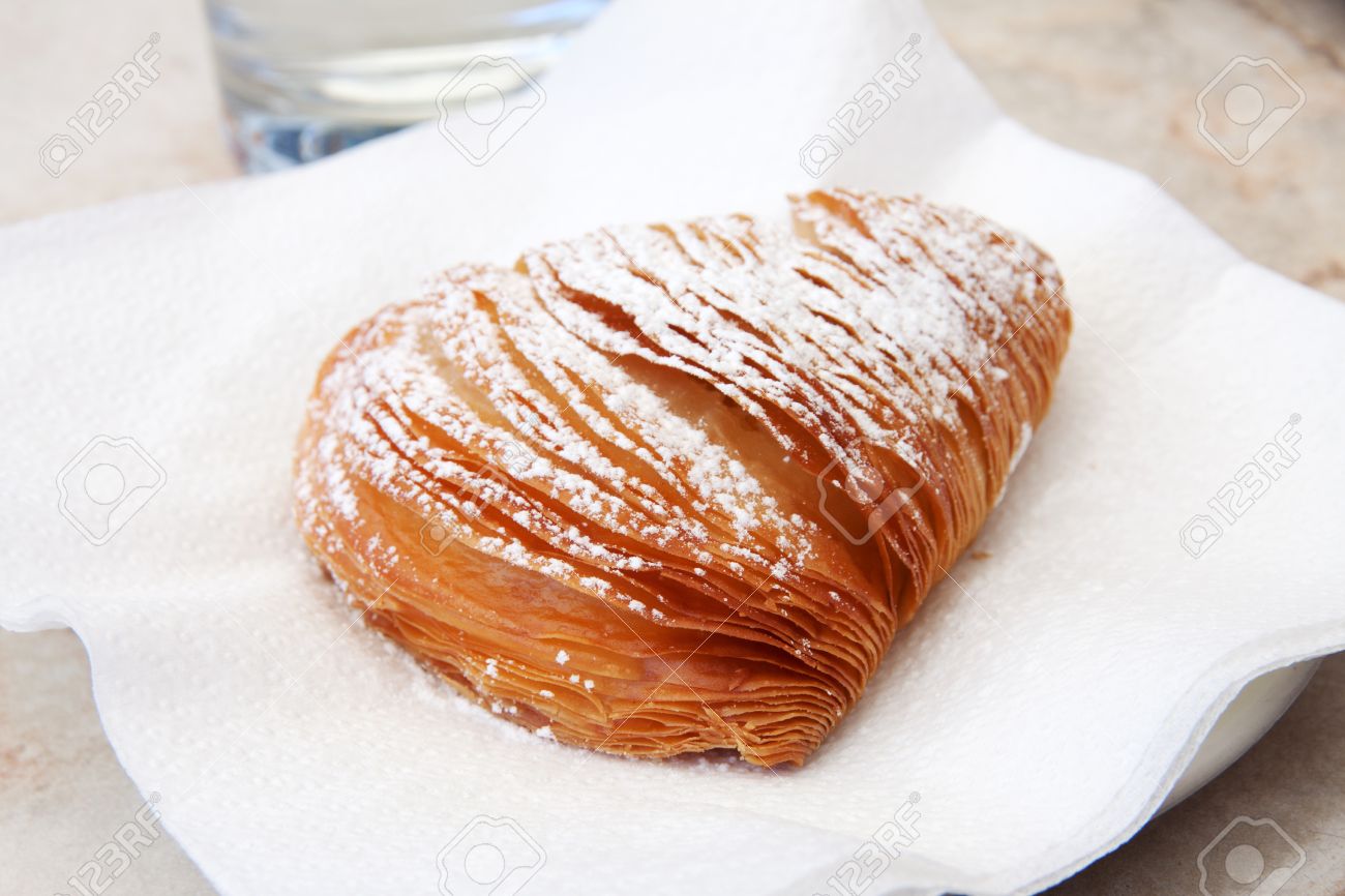 Sfogliatella Gateau Italien Typique De Naples Banque D Images Et Photos Libres De Droits Image Sfogliatella Gateau Italien Typique De Naples Banque D Images Et Photos Libres De Droits Image