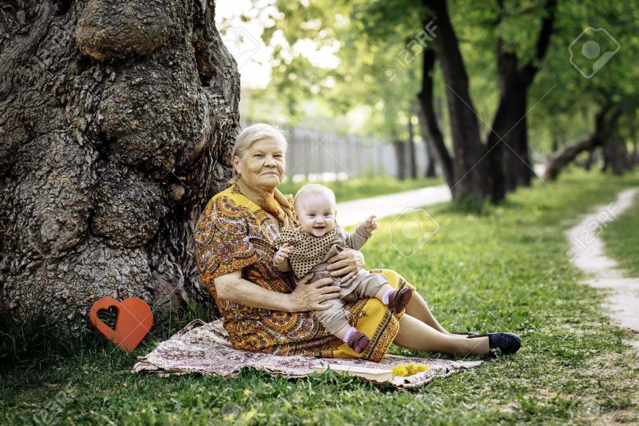 祖母と孫娘や幸せな老後 の写真素材 画像素材 Image