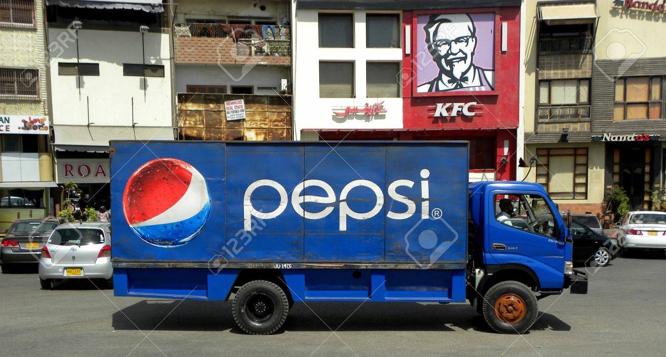 Karachi Pakistan International Brand Pepsi Bebidas Para Suministro De Camiones Todos Los Dias Aqui El Miercoles De Marzo 13 Fotos Retratos Imagenes Y Fotografia De Archivo Libres De Derecho Image