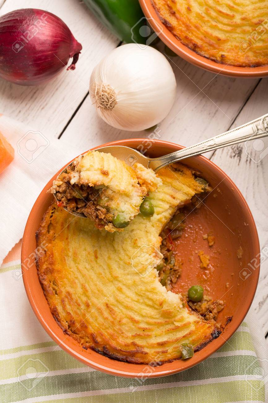 ジャガイモ 肉 野菜と羊飼いのパイ の写真素材 画像素材 Image