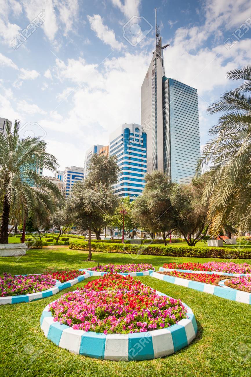 아랍 에미리트의 수도 인 아부 다비 시내 한가운데에있는 공원. 로열티 무료 사진, 그림, 이미지 그리고 스톡포토그래피. Image  97944872