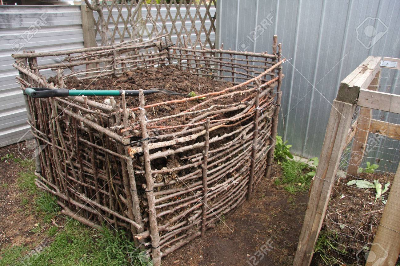 Backyard Compost Bin Built From Natural Materials Stock Photo Backyard compost bin built from natural materials Stock Photo - 34034434 - Backyard Compost Bin Built From Natural Materials Stock Photo