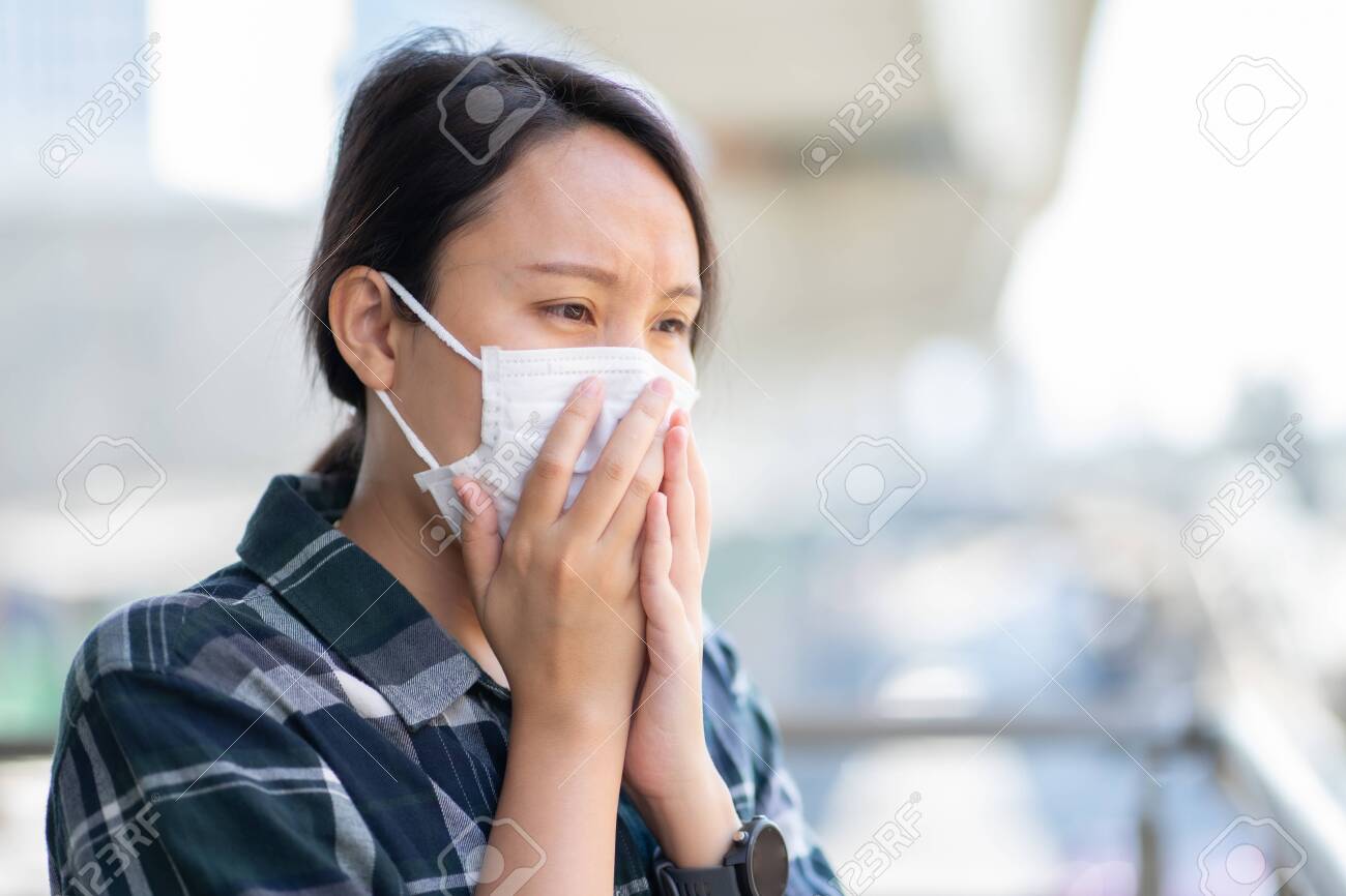 Woman wearing face mask protect filter against air pollution (PM2.5) or wear N95 mask. protect pollution, anti smog and viruses, Air pollution caused health problem. environmental pollution concept. - 138550773 Woman wearing face mask protect filter against air pollution (PM2.5) or wear N95 mask. protect pollution, anti smog and viruses, Air pollution caused health problem. environmental pollution concept. - 138550773
