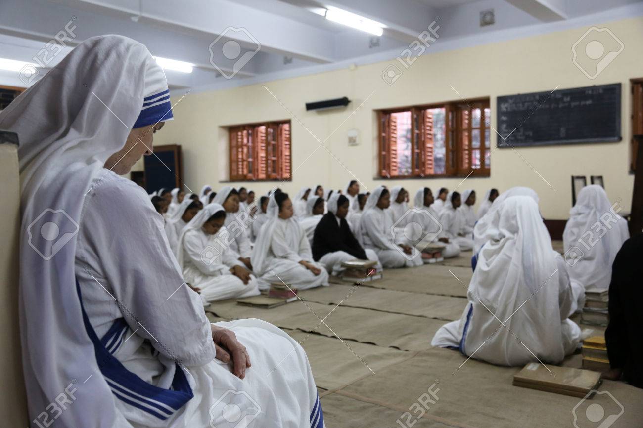 Schwestern Der Missionarinnen Der Nachstenliebe Von Mutter Teresa In Der Messe In Der Kapelle Des Mutterhauses Kolkata Indien 15 Februar 2014 Lizenzfreie Fotos Bilder Und Stock Fotografie Image 28316267