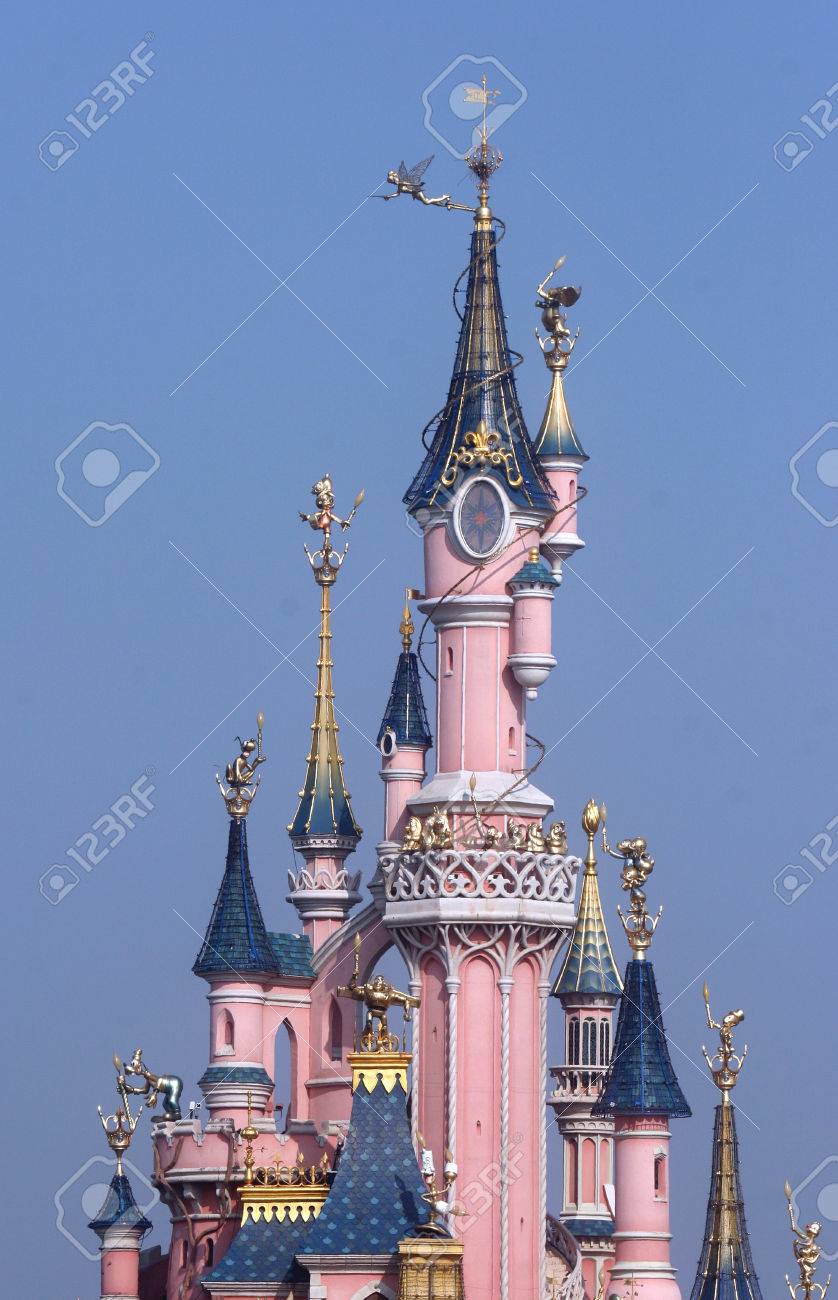 パリ、ディズニーランドの眠れる森の美女の城 の写真素材・画像素材