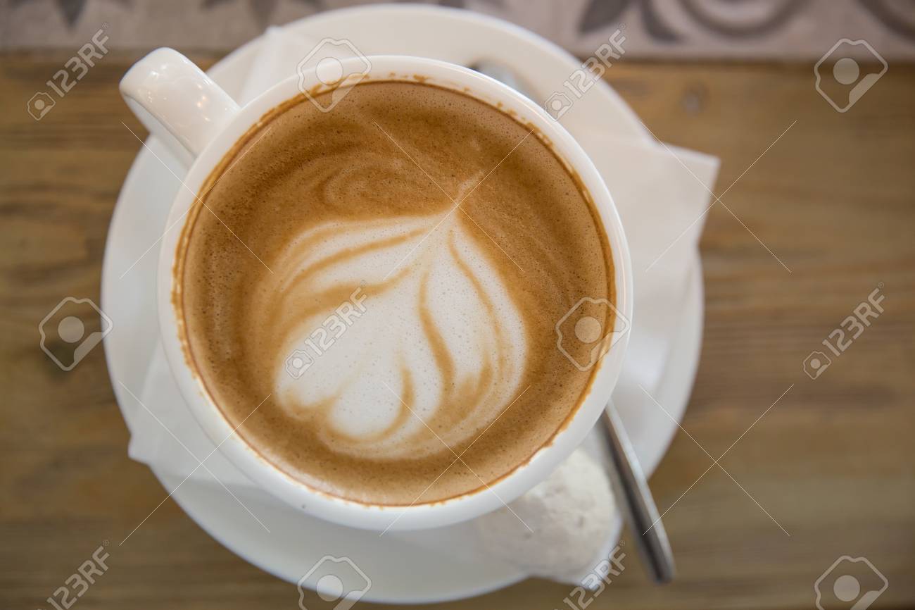 泡アートとカプチーノのカップ の写真素材 画像素材 Image