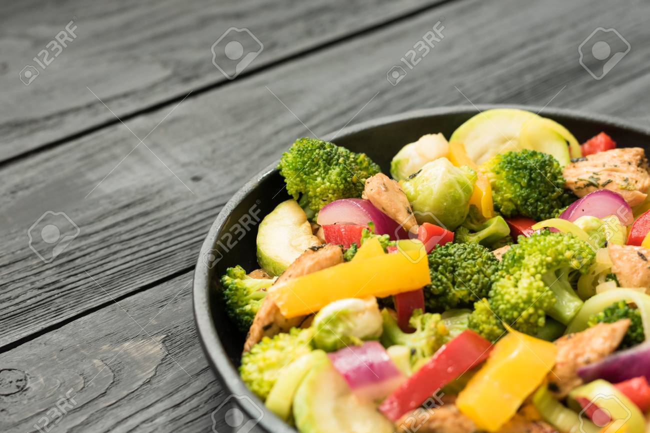 Poulet Roti Au Brocoli Courgette Poireaux Et Choux De Bruxelles