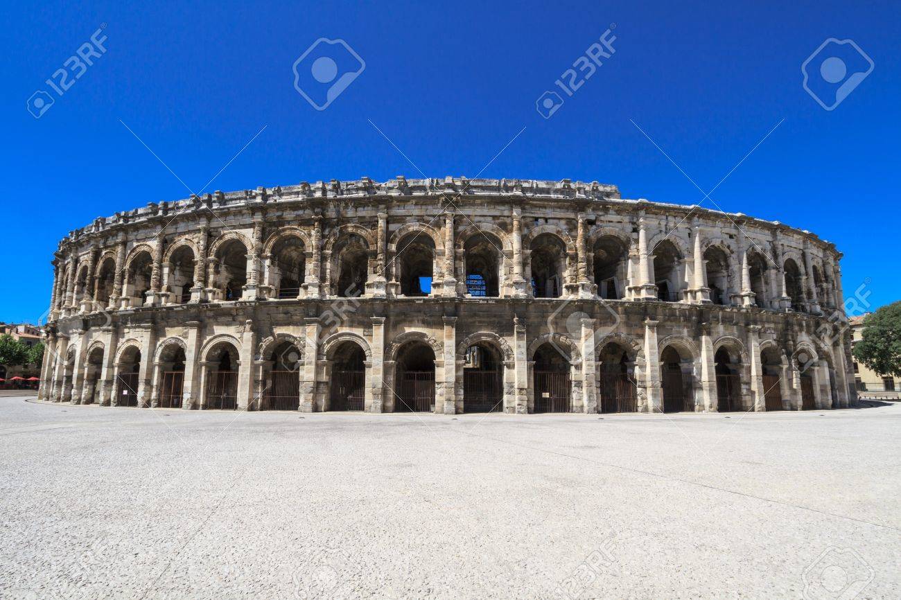 古代ローマ円形競技場でニーム フランスの詳細 の写真素材 画像素材 Image