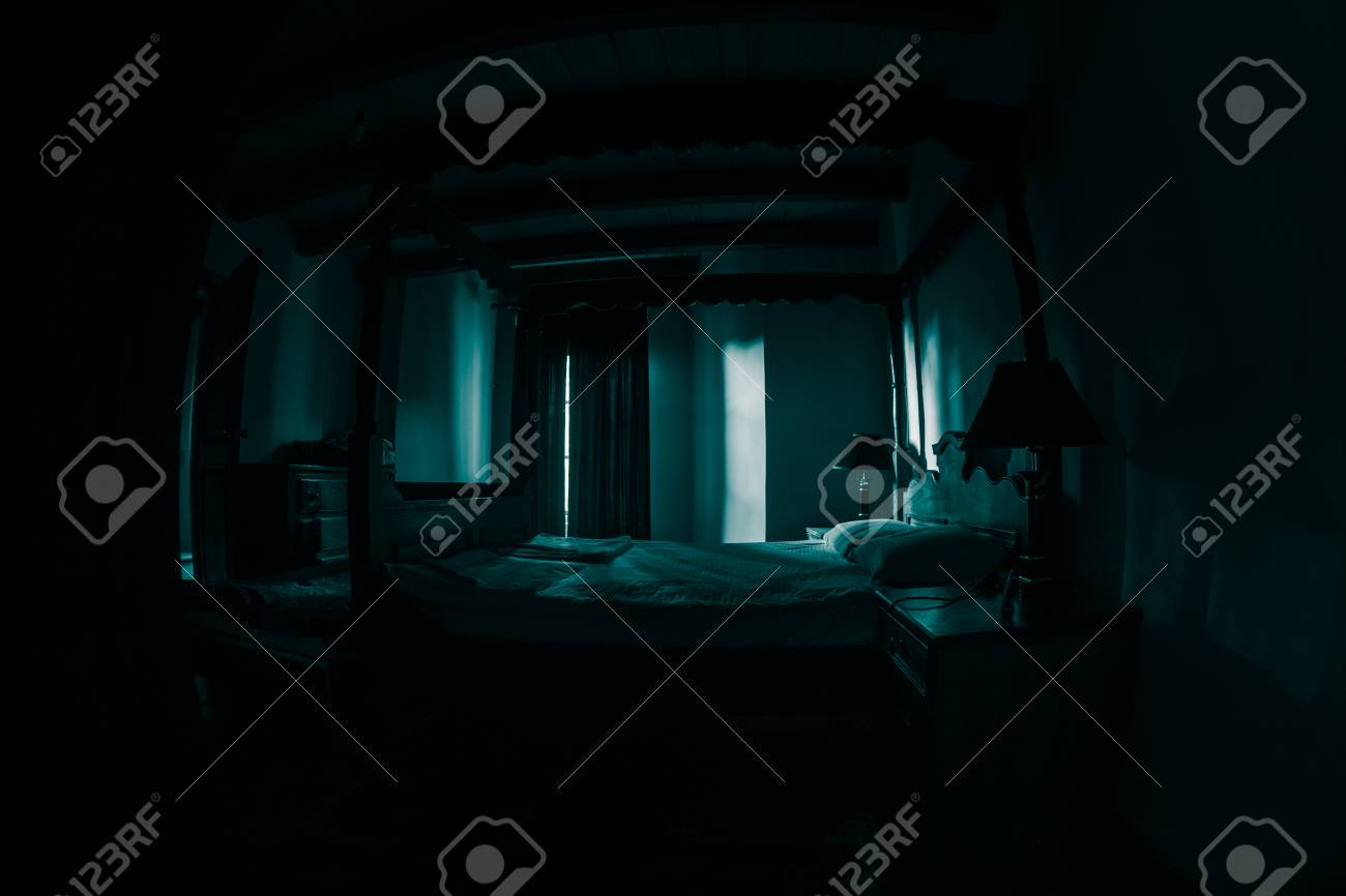 Паранормальное явление полтергейст. Не страшно в комнате было. Не страшно в комнате было. Страшная комната. Страшная квартира.