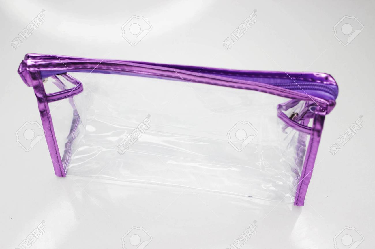 白い背景の上の化粧品用透明シリコン バッグ の写真素材 画像素材 Image