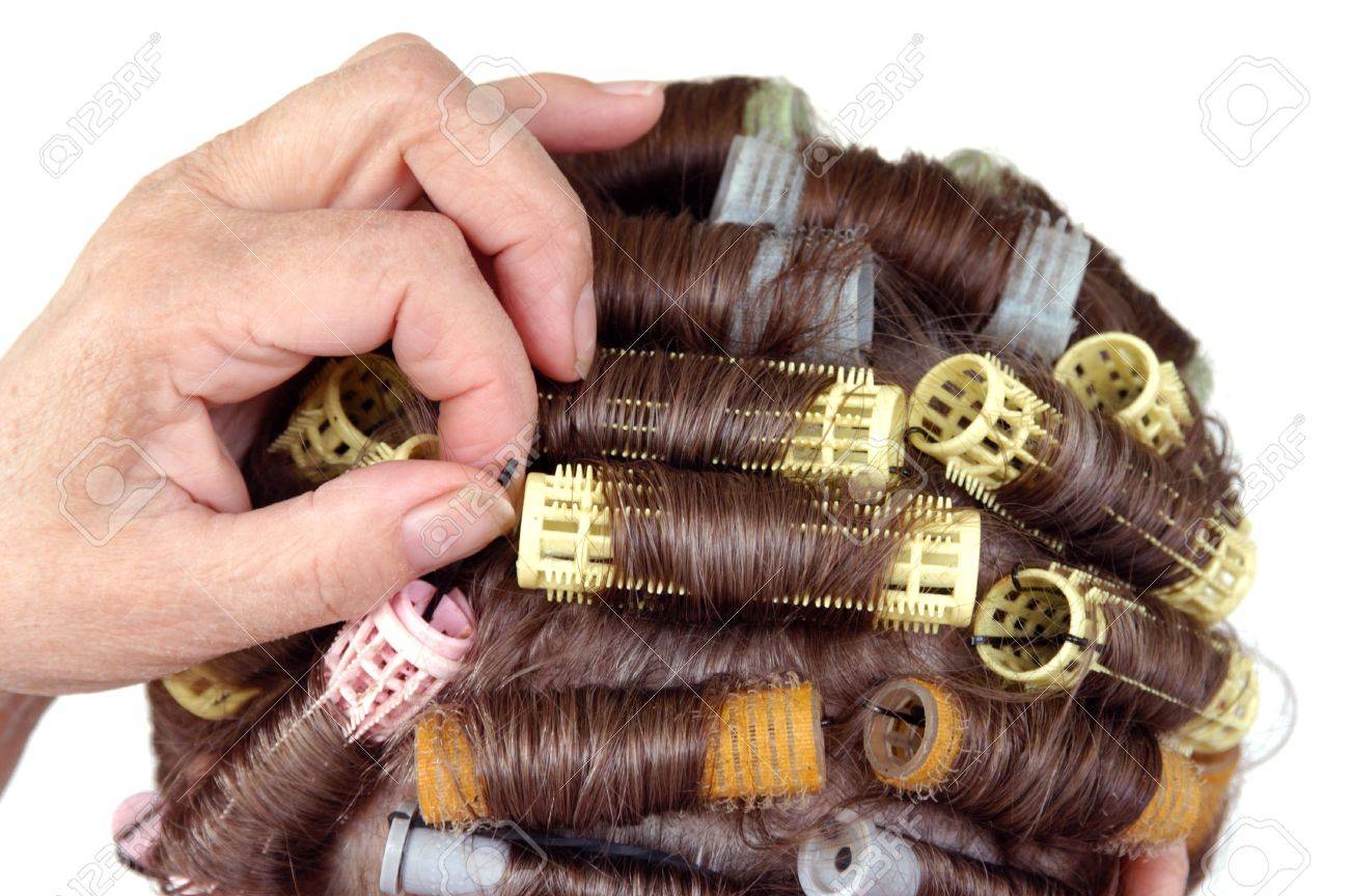 高齢者ボビー ピンアップ閉じるヘッド ヘアカーラー ローラー背面ビューを調整します の写真素材 画像素材 Image