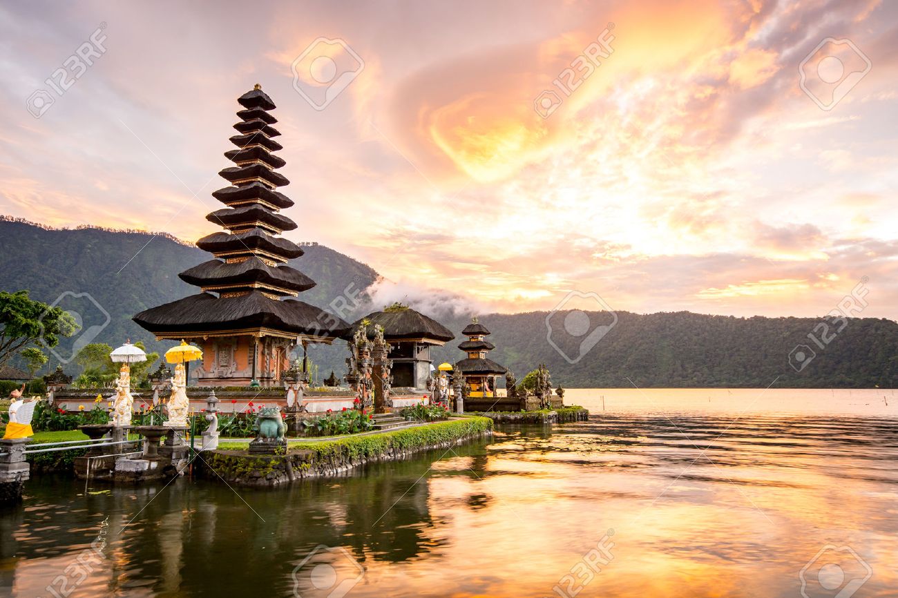 Pura Ulun Danu Bratan Temple Hindou Sur Le Lac Bratan Bali
