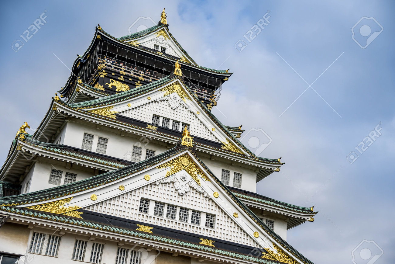 青い空と木と大阪城をクリア この建物は 大阪の有名なランドマーク の写真素材 画像素材 Image