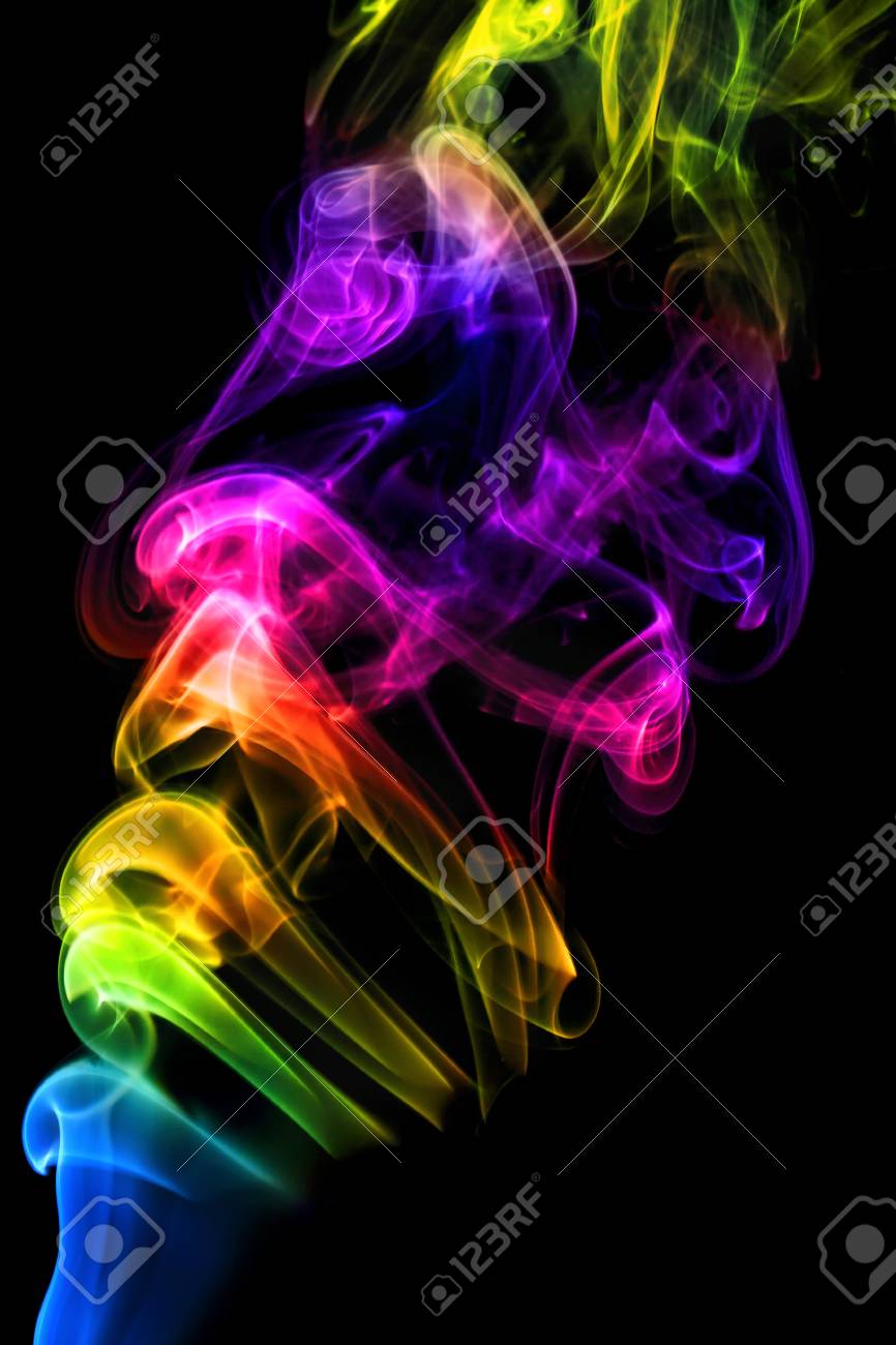 Fumee Coloree Sur Fond Noir Banque D Images Et Photos Libres De Droits Image