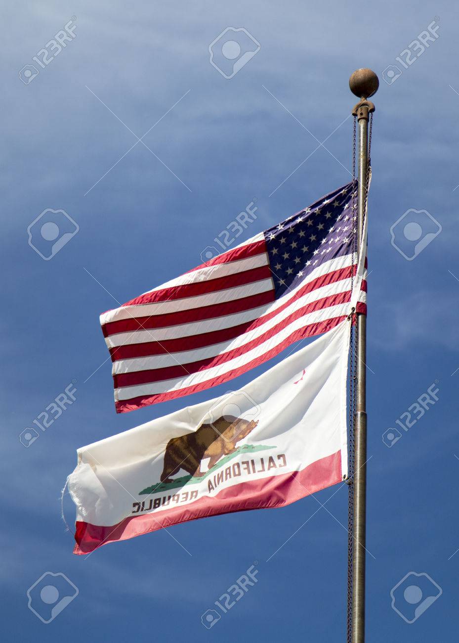 アメリカの国旗とカリフォルニア州の旗 の写真素材 画像素材 Image