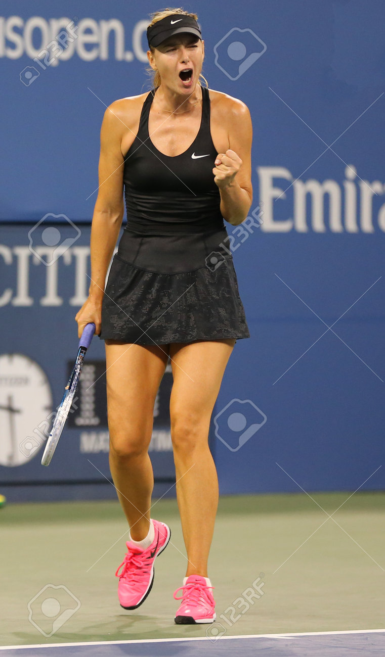 ニューヨーク 8 月 25 日 5 回グランド スラム チャンピオンの間にまりやシャラポワ最初ラウンド上と一致米国アーサー アッシュ スタジアムでマリア キリレンコに対して開いている 14 年に 14 年 8 月 25 日ニューヨーク の写真素材 画像素材 Image