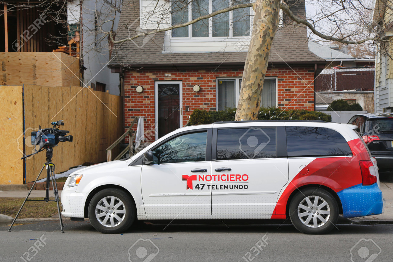ブルックリンのブルックリン ニューヨーク 15 年 3 月 21 日 テレムンド チャンネル 47 バン チャネル 47 Wnju は スペイン語テレムンド テレビ ネットワークの所有運営局です の写真素材 画像素材 Image