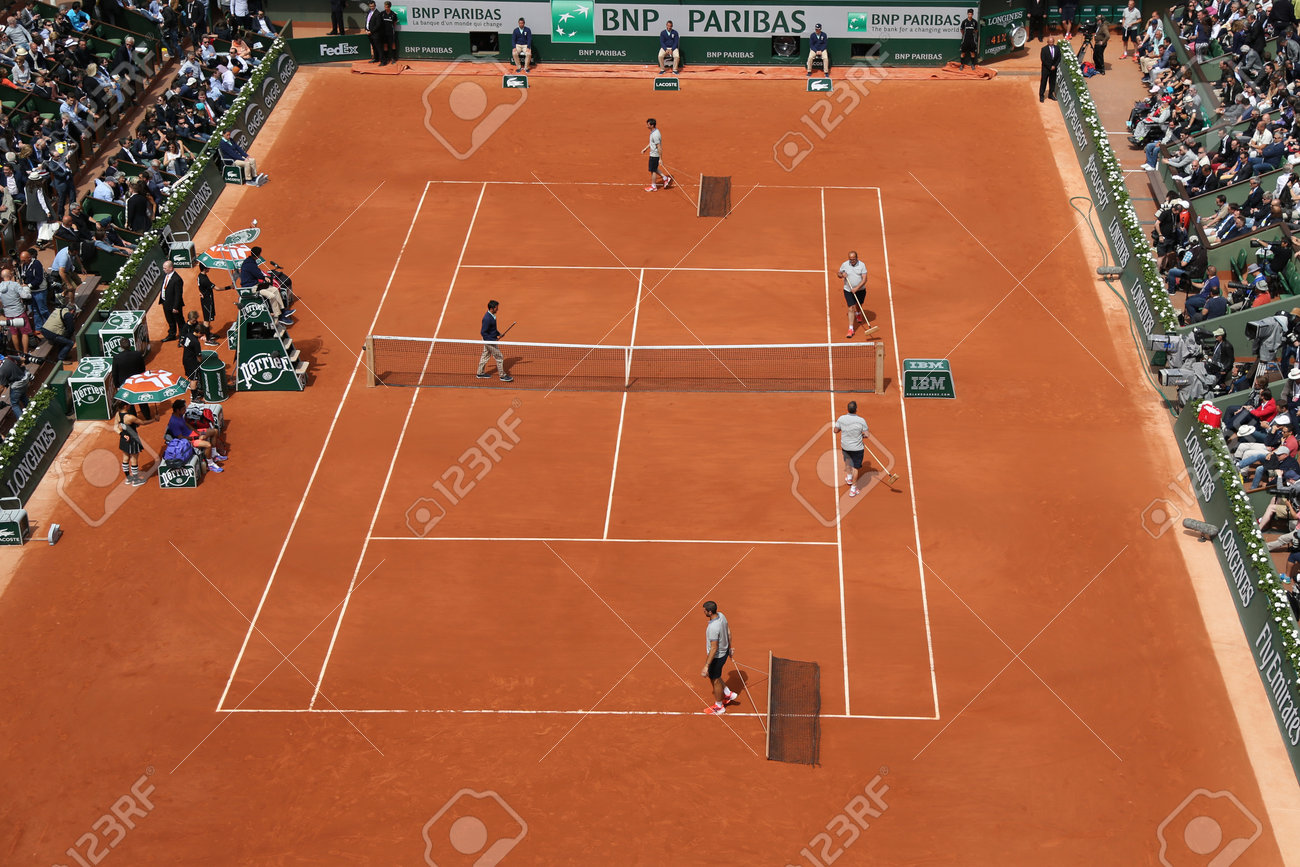 パリ フランス 15 年 5 月 29 日 リップ Chatrier 準備と Roland Garros 15 中ル スタッド ローラン ギャロスで保守しているチーム パリの一致します の写真素材 画像素材 Image