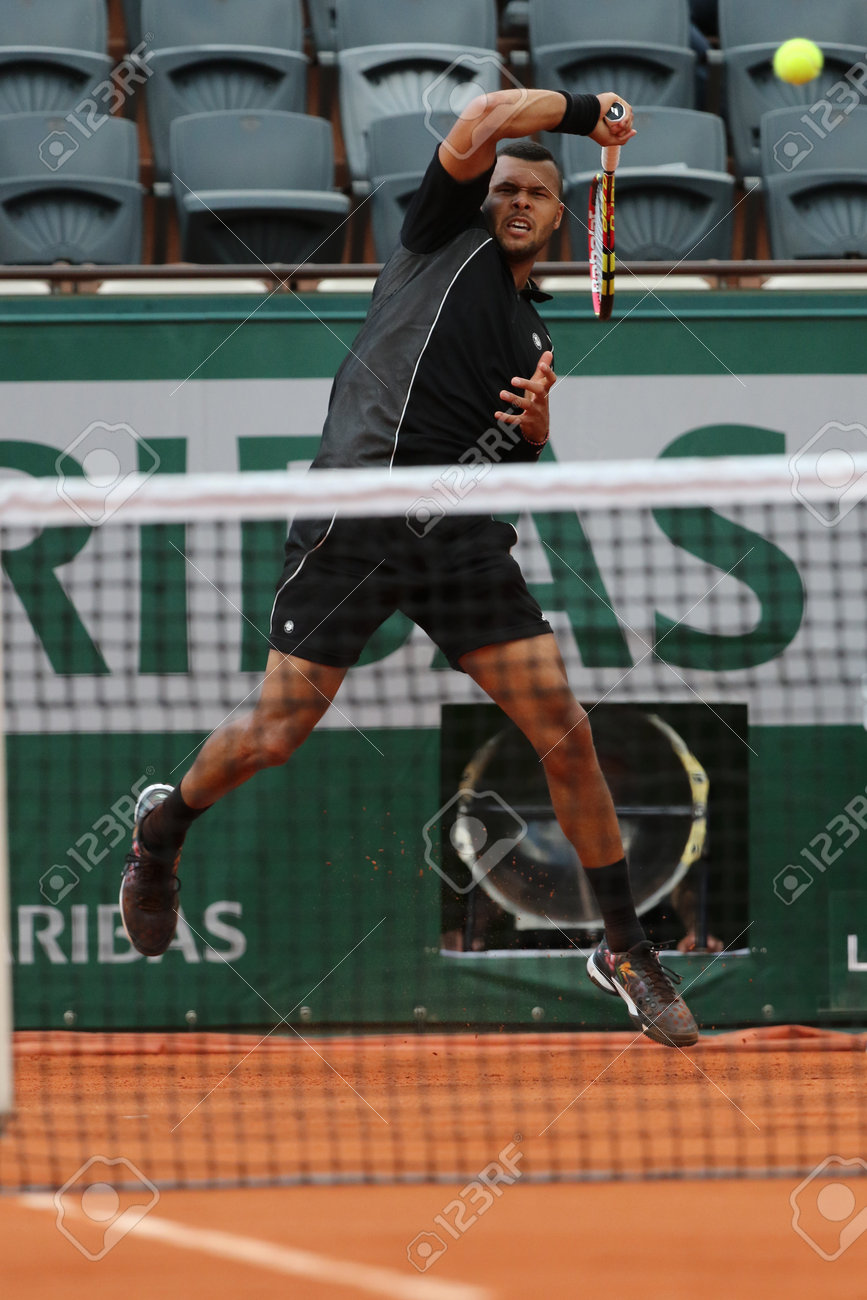 パリ フランス 15 年 5 月 24 日 プロのテニス プレーヤー ジョーウィルフリードツォンガ フランスのパリ フランスの Roland Garros 15 で彼の最初のラウンドの試合中にアクションで の写真素材 画像素材 Image パリ フランス 15 年 5 月 24 日 プロのテニス プレーヤー ジョーウィルフリードツォンガ フランスのパリ フランスの Roland Garros 15 で彼の最初のラウンドの試合中にアクションで の写真素材 画像素材 Image