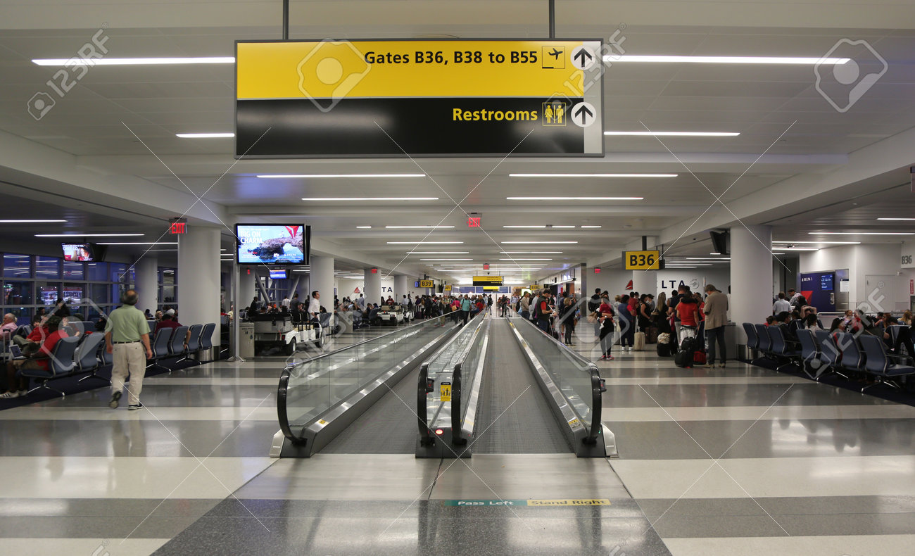 ニューヨーク 16 年 7 月 2 日 内部デルタ航空ターミナルはニューヨーク Jfk 国際空港の 4 4 滑走路と 8 台の端末の世界で最大の空港である Jfk 空港 の写真素材 画像素材 Image