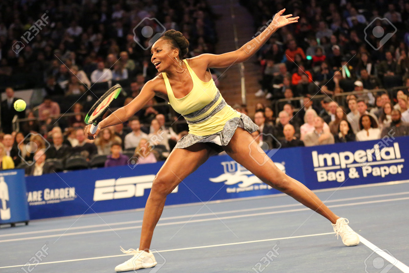 ニューヨーク 17 年 3 月 6 日 グランド スラム チャンピオン ヴィーナス ウィリアムズのアメリカ合衆国ニューヨークのマディソン スクエア ガーデンで Bnp パリバ対決 10 周年記念テニス イベント中の の写真素材 画像素材 Image