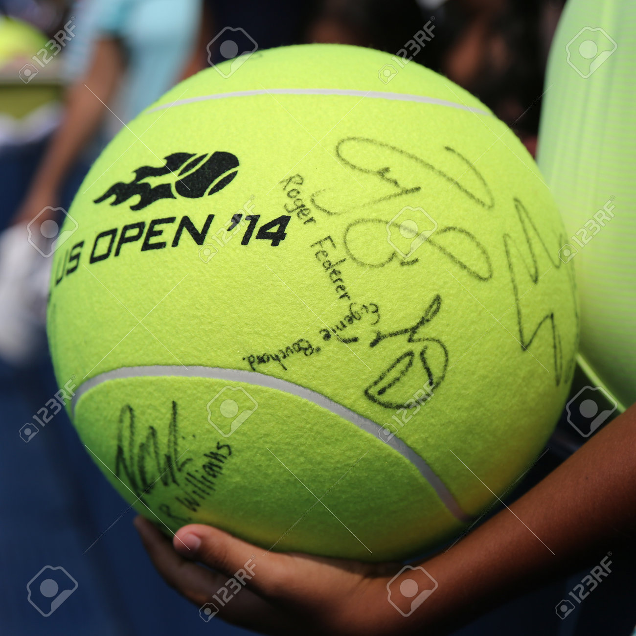 巨大テニスサインボール、サイン入り