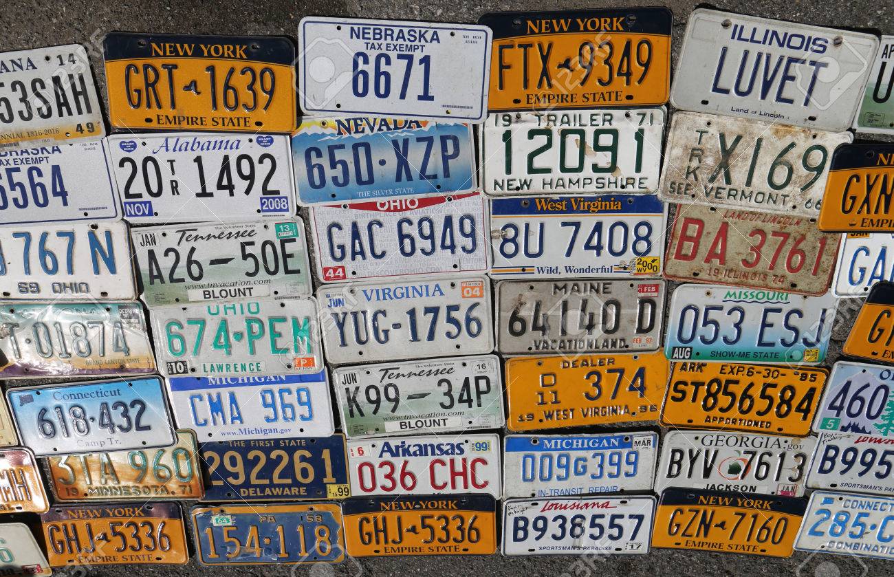ブルックリン ニューヨーク 17 年 8 月 13 日 ブルックリンのダンボの最大フリー マーケットで古い車のナンバー プレート 米国では 各州がプレートを問題でニューヨーク州は 1901 年以来板を必要な の写真素材 画像素材 Image
