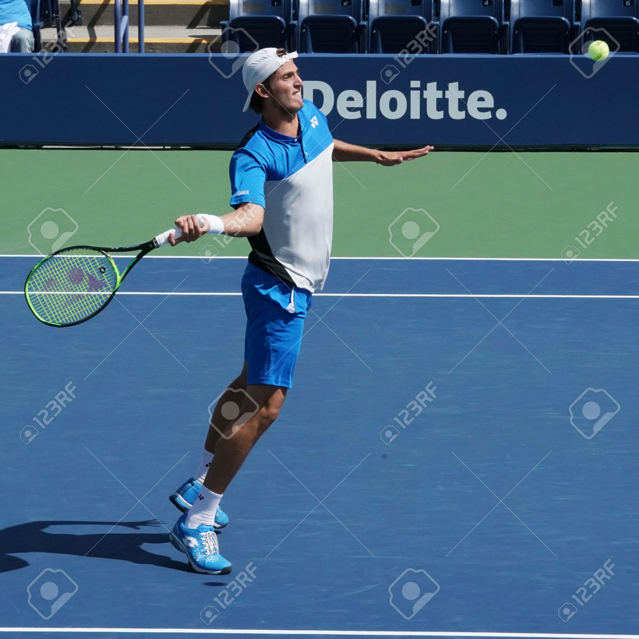 ニューヨーク 17 年 9 月 9 日 上位シード ビリー ビリージーンキングナショナル テニス センター ニューヨークで米国オープン 17 ジュニア男子シングルス準決勝の試合中にアクションでジュニア選手アルゼンチンのアクセル ゲラー の写真素材 画像素材 Image