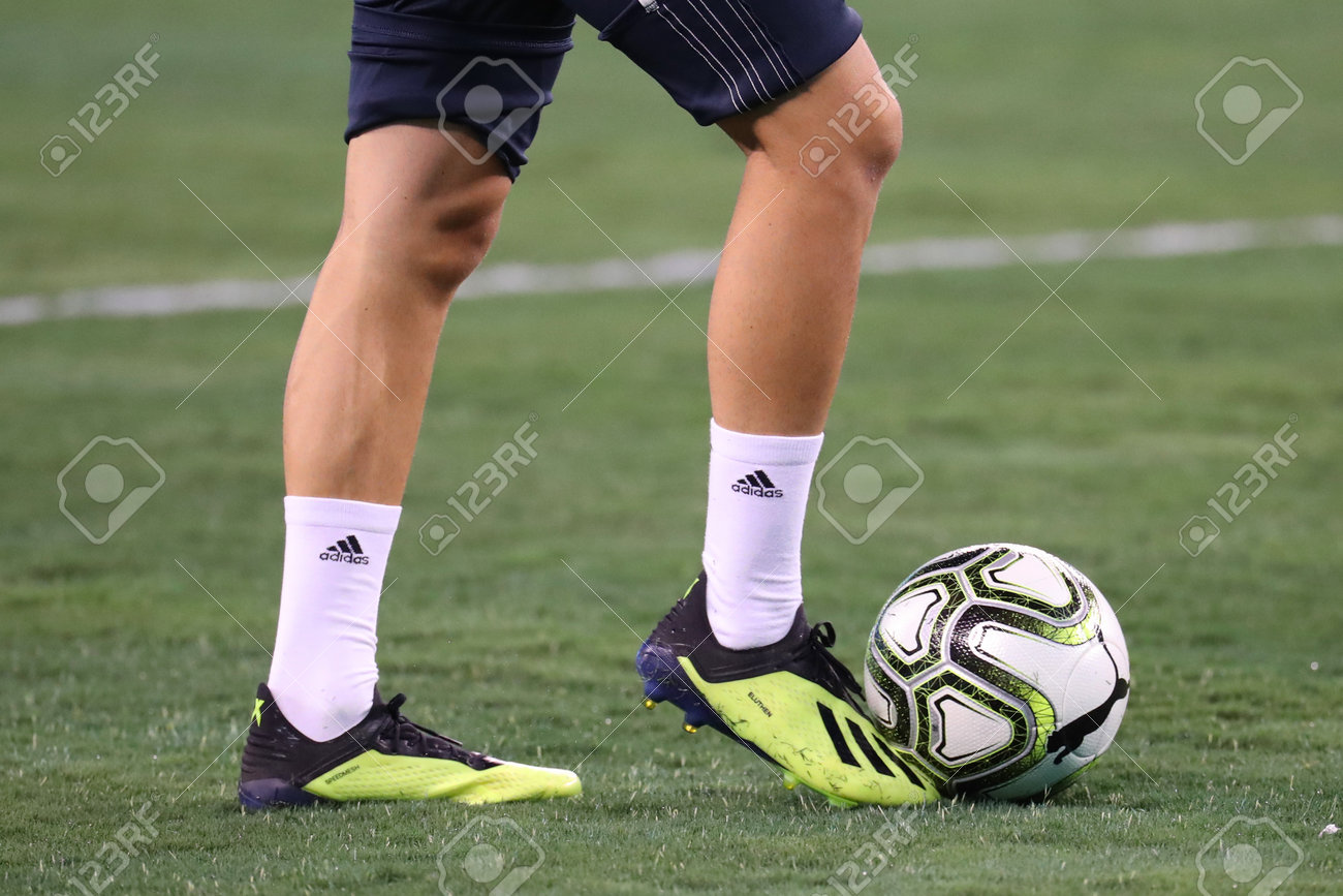 cleats professional soccer players wear
