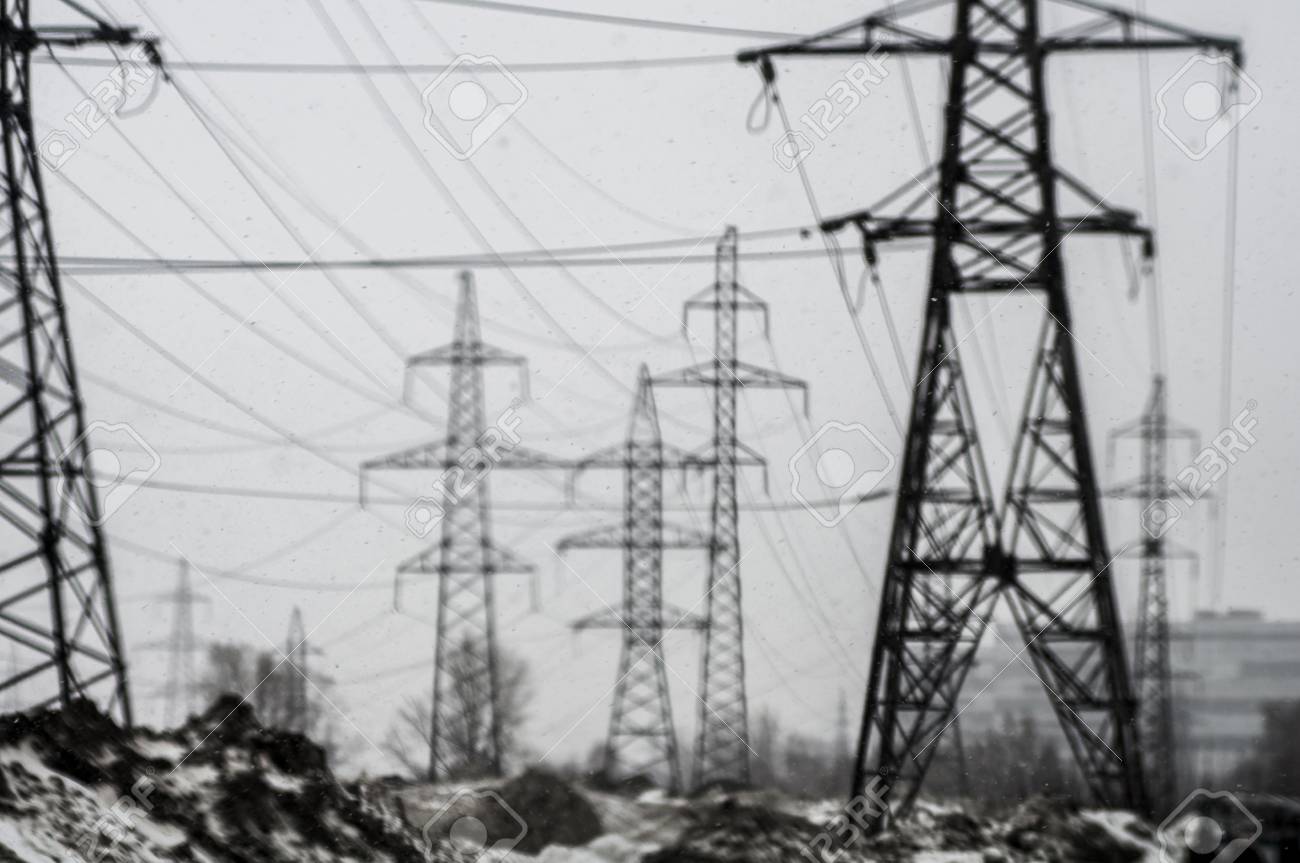 Linhas De Energia Em Um Fundo Desfocado Poluicao No Ar Cinza Triste Imagem Problemas Ambientais No Setor De Energia Fotos Retratos Imagenes Y Fotografia De Archivo Libres De Derecho Image 72204140