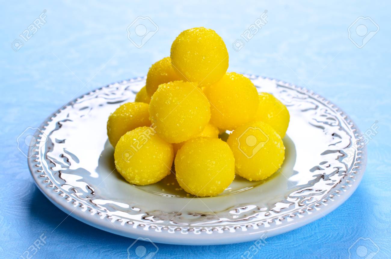 黄色の丸い形の砂糖のお菓子 選択と集中 の写真素材 画像素材 Image
