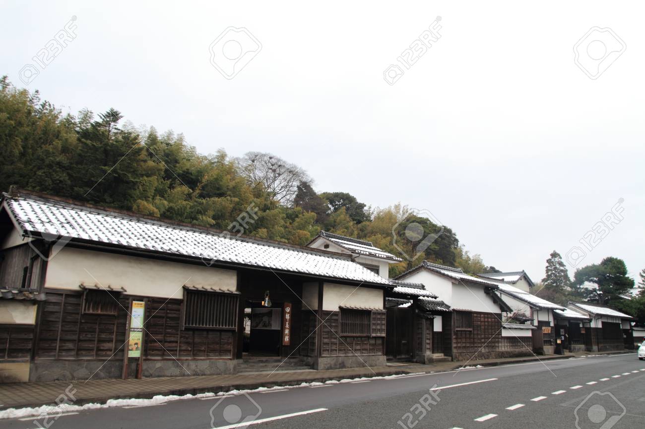 島根県松江市の塩見縄手通り 城町 の写真素材 画像素材 Image 島根県松江市の塩見縄手通り 城町 の写真素材 画像素材 Image