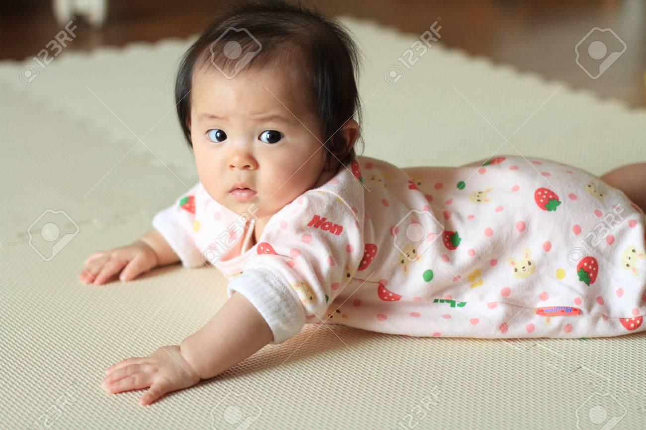 Crawling Bebe Bebe Japonais Banque D Images Et Photos Libres De Droits Image Crawling Bebe Bebe Japonais Banque D Images Et Photos Libres De Droits Image